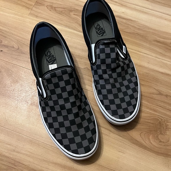 Vans Men's Black Checkered Slip-On Shoes - Picture 1 of 4